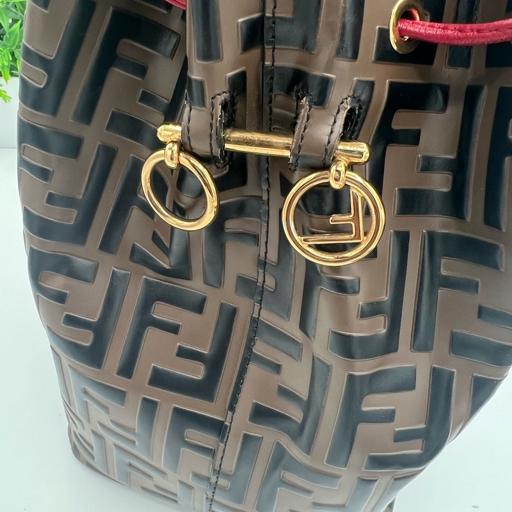 ❗️SOLD❗️Fendi FF Zucca pattern bucket bag 😍❤️ - Picture 10 of 12